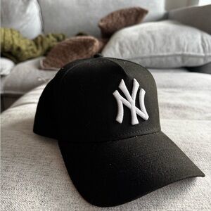 New York Yankees 9forty SnapBack - curved brim , pinched crown